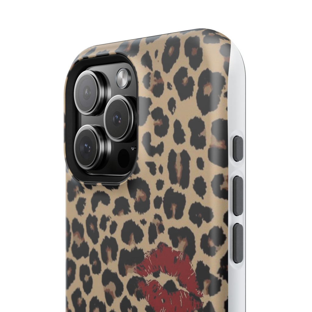 Leopard Kiss