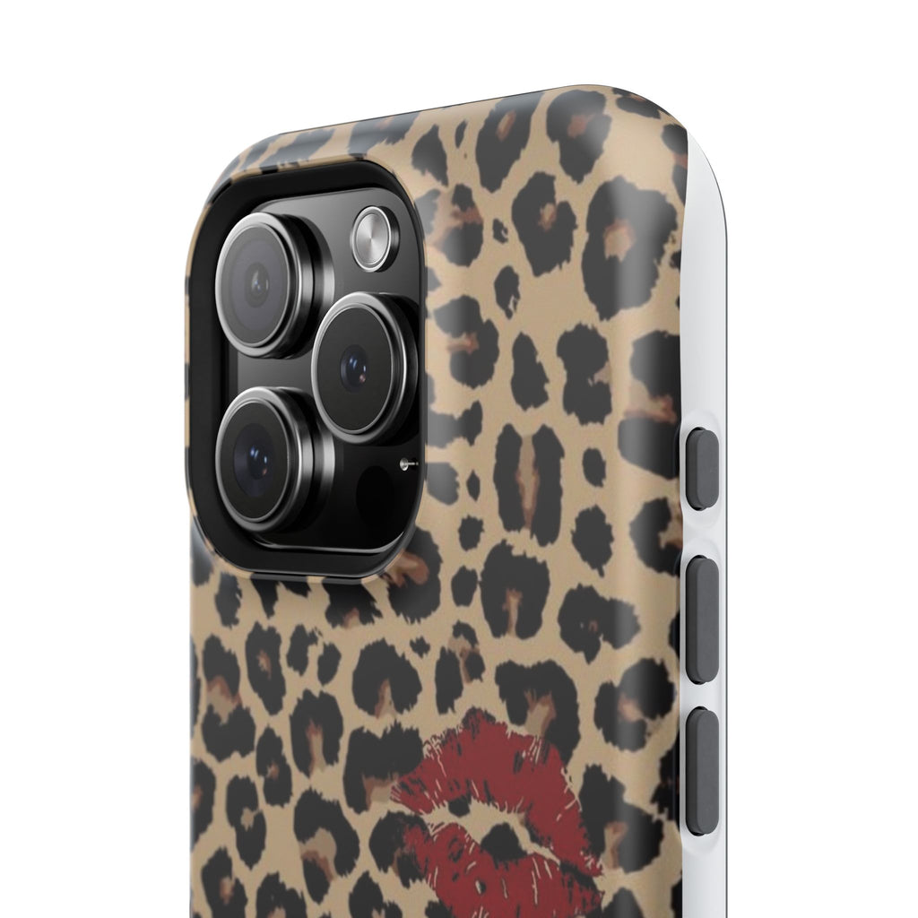 Leopard Kiss
