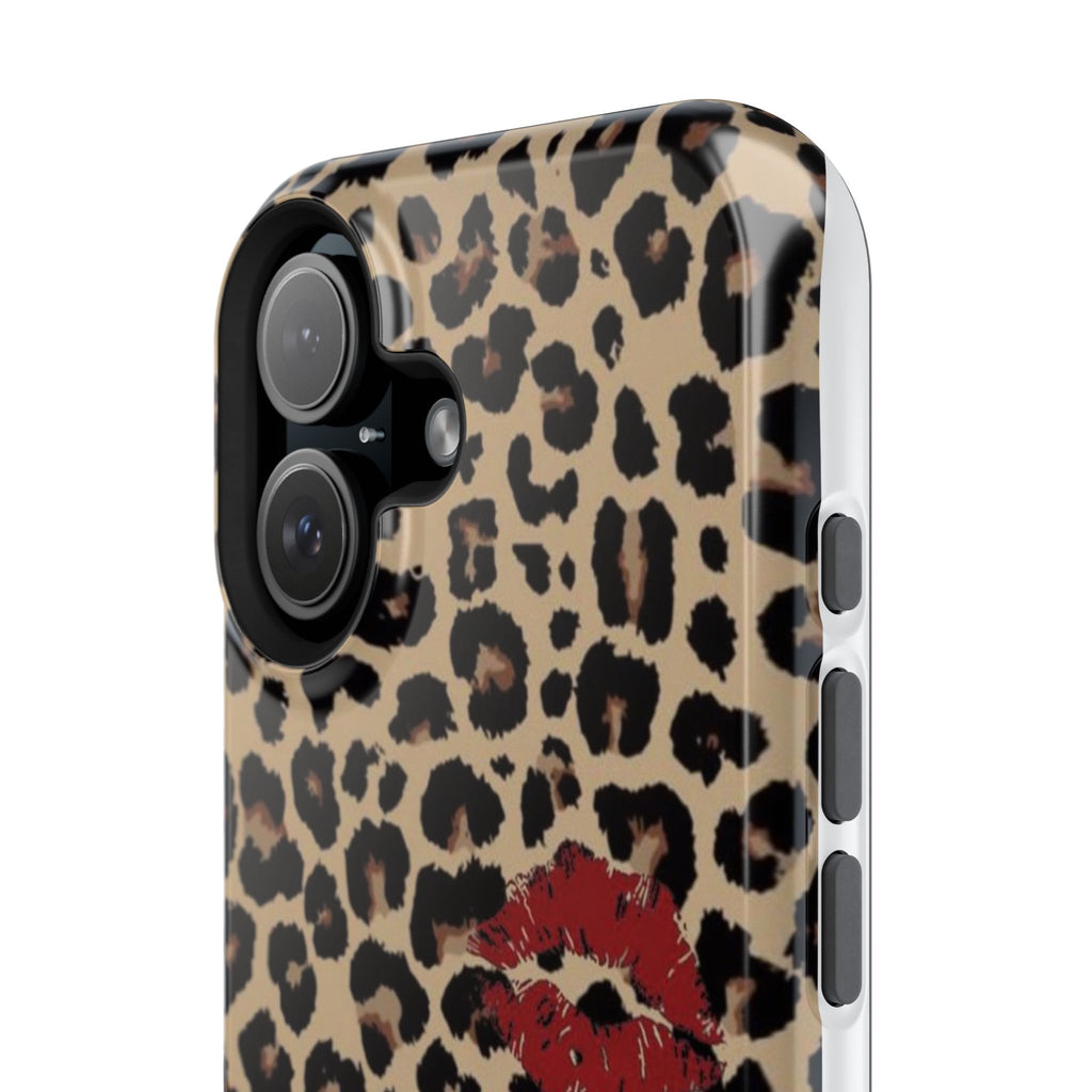 Leopard Kiss